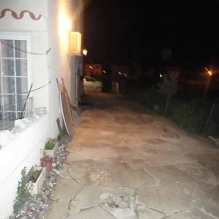 Semesterbostad Andriana House